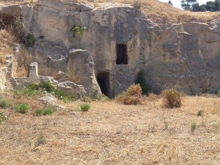 Tuvixeddu Necropolis (Necropoli di Tuvixeddu)