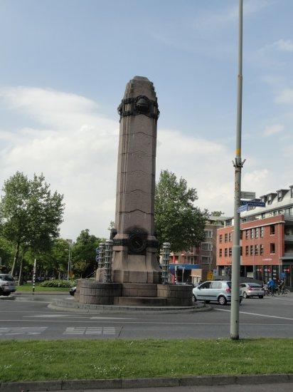 Quack-monument