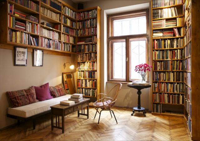 Massolit Books & Café