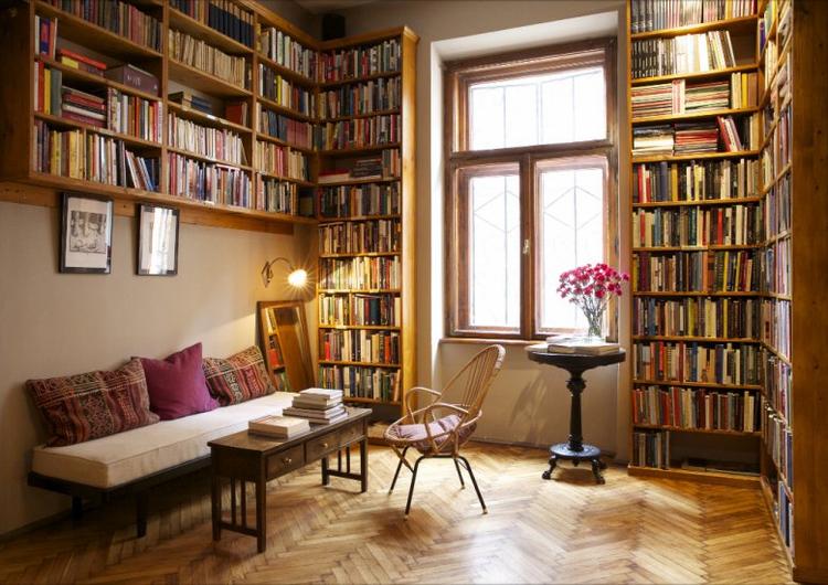 Massolit Books & Café