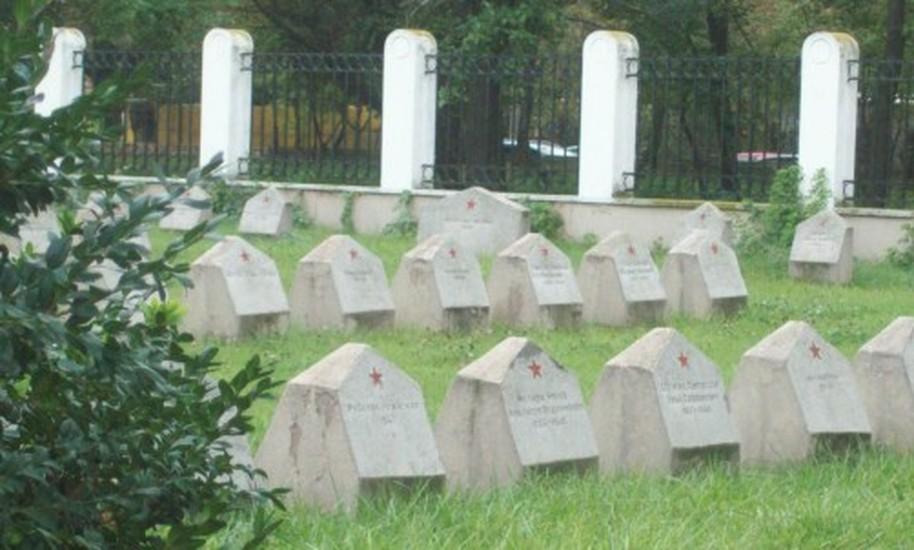Soviet War Memorial & Cemetery