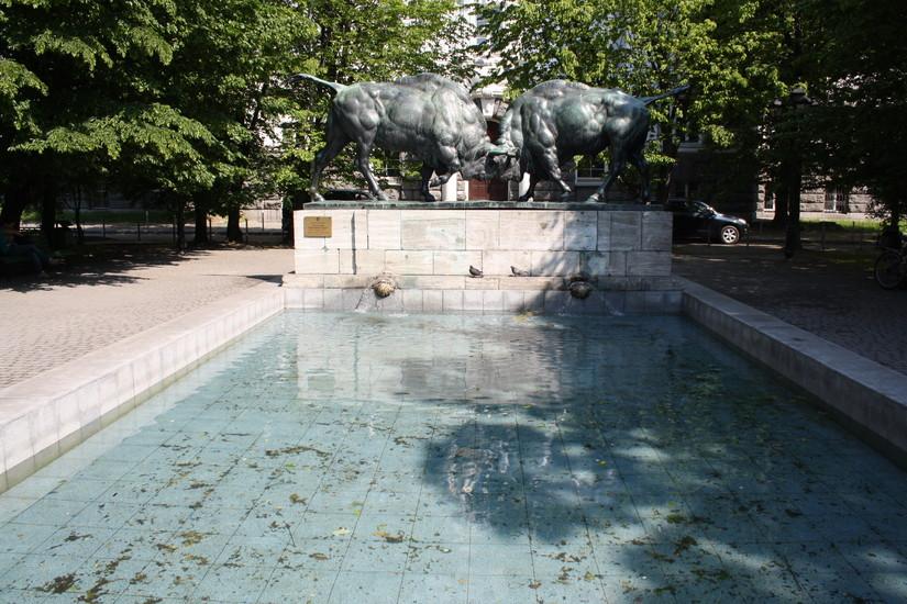 Fighting Bisons monument