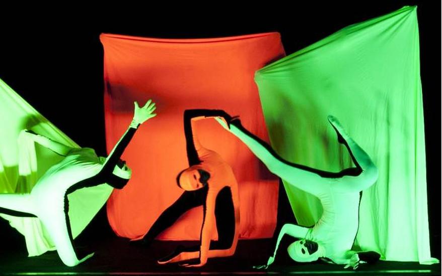 Černé divadlo Wow show