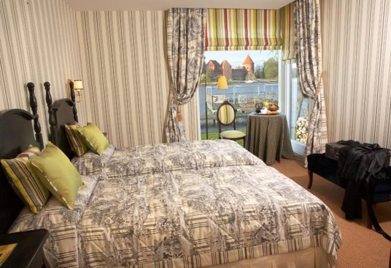 Apvalaus Stalo Klubas