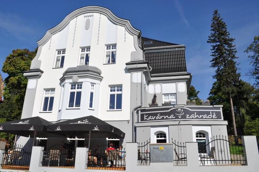 Kavárna v zahradě