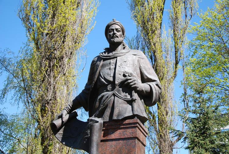 Mirzo Ulugbek statue