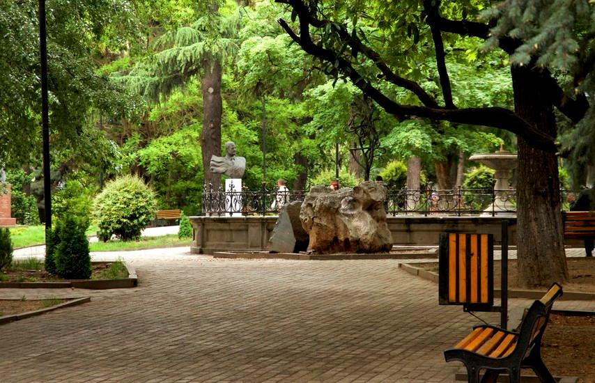 9th April and Giorgi Leonidze Parks