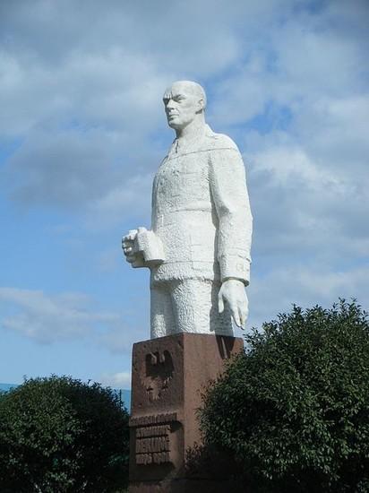 Berling Statue