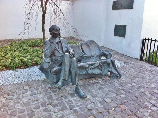 Jan Karski Bench
