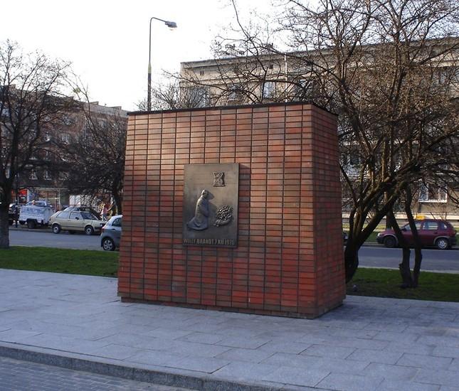 Willy Brandt 'Kniefall' Monument