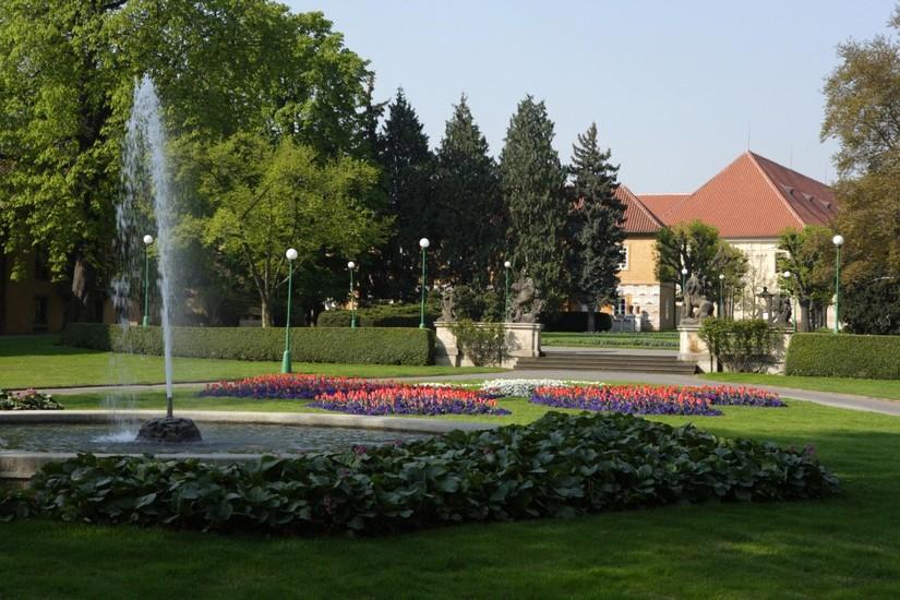Royal Gardens & Stag Moat