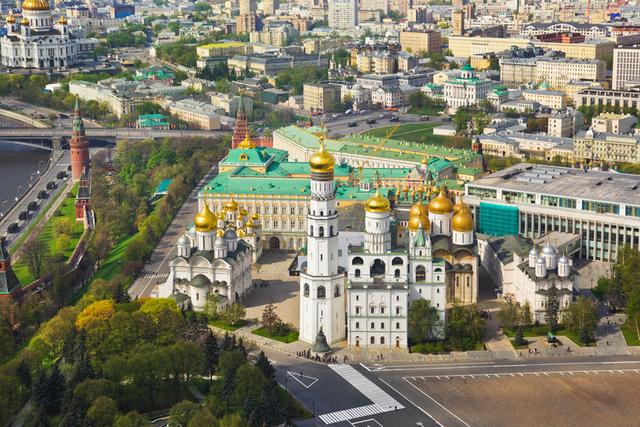 Соборная площадь Кремля
