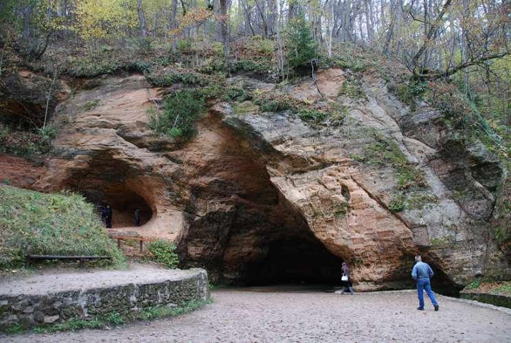 Gutmanis Cave