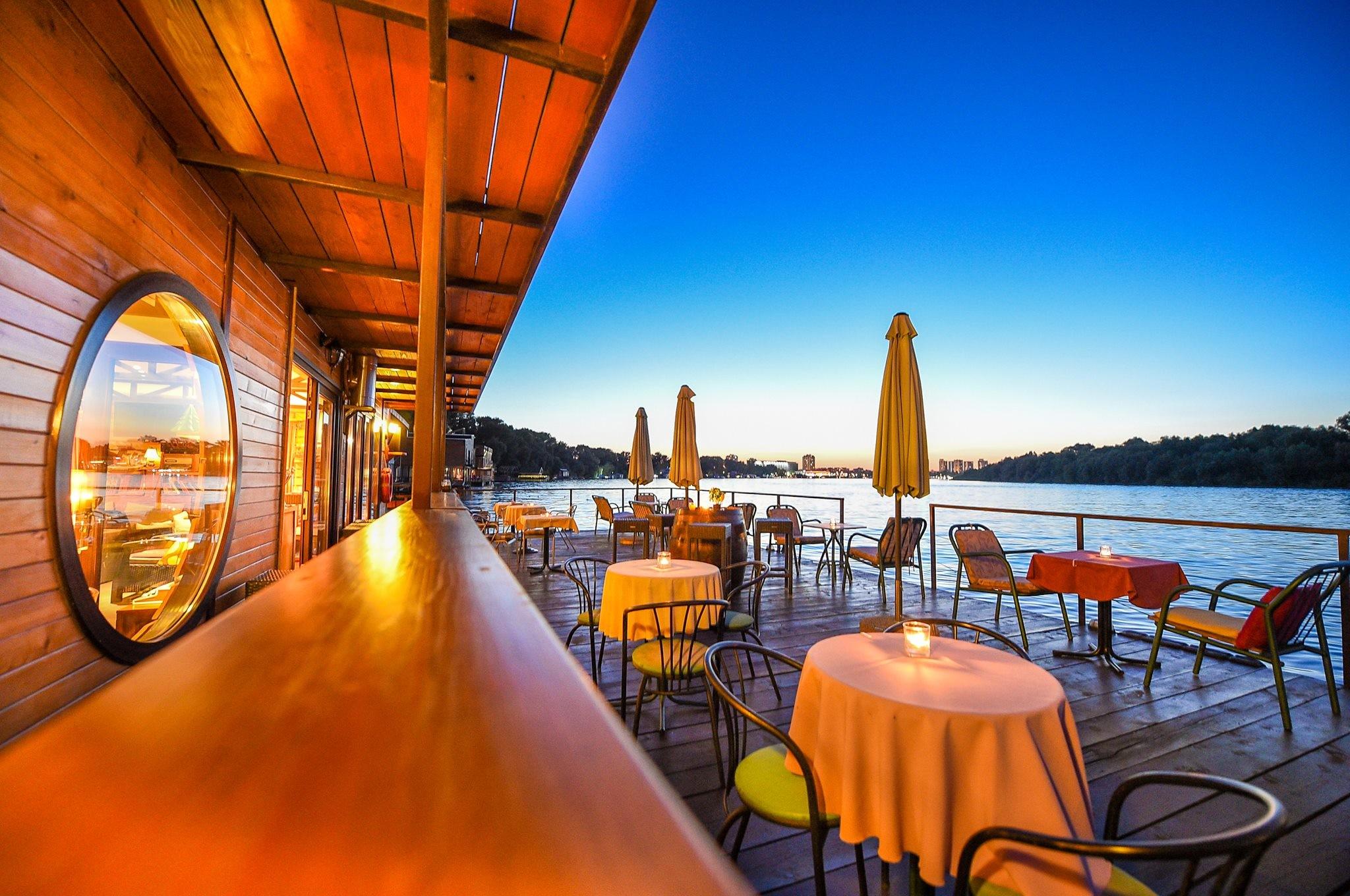 San Art Floating Hostel