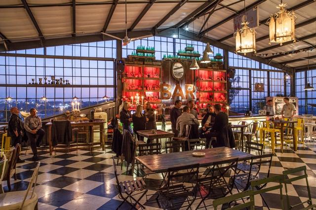 Sir James Van Der Merwe at Katy's Palace Bar