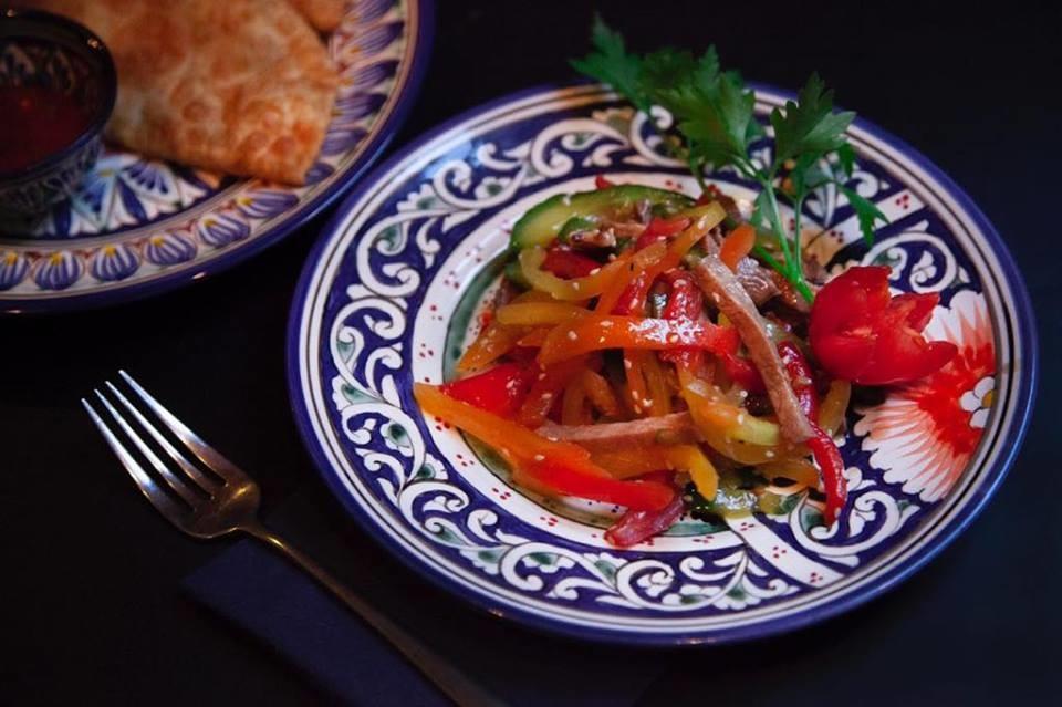 Чебуреки и рюмочная у Ларисы