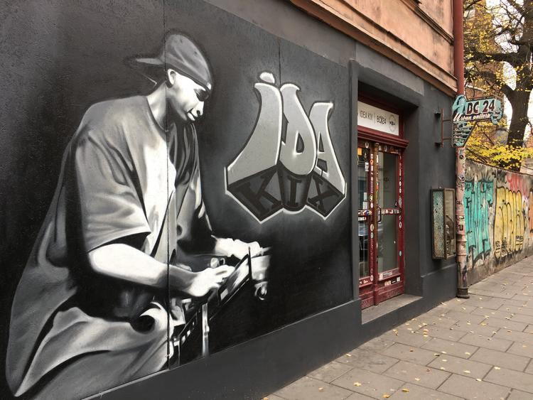 Paul's Boutique & BC24 Urban Gallery