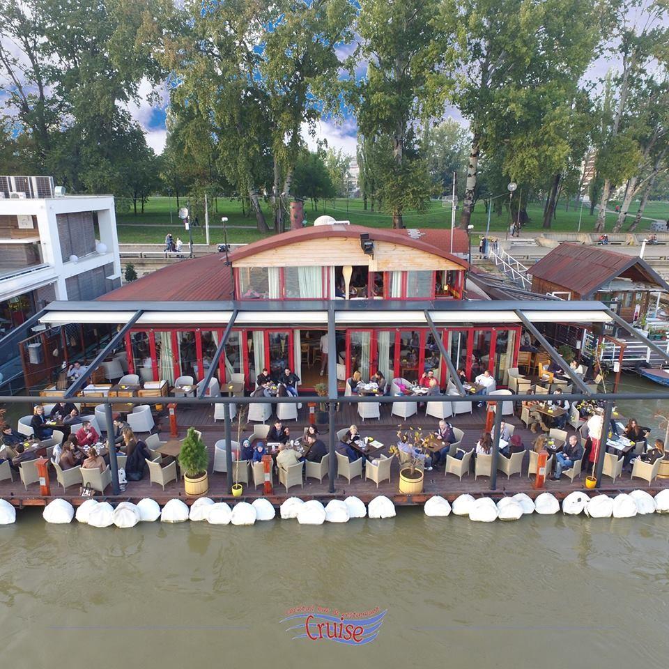 Cruise Cocktail Bar & Restaurant