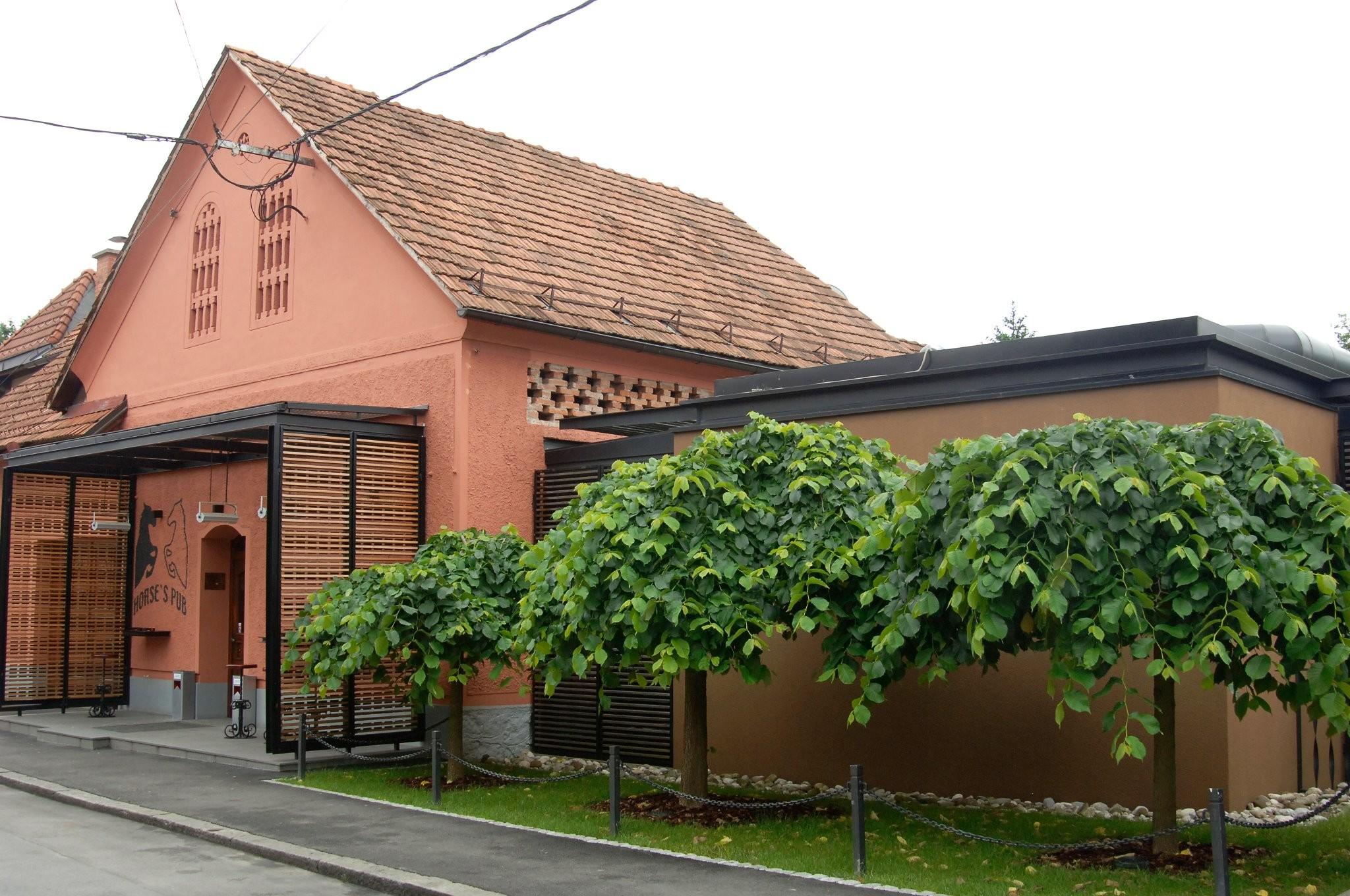 Horse's Pub