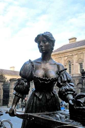 Molly Malone statue