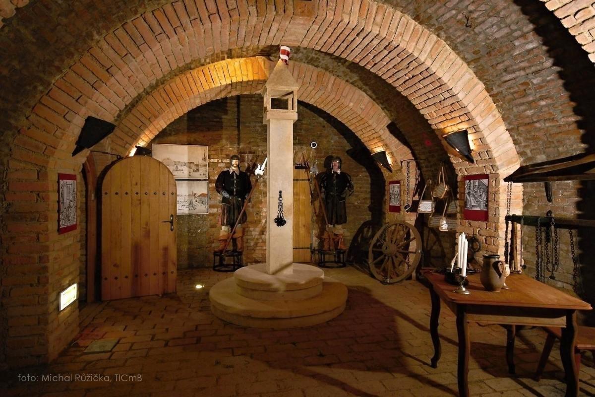 Labyrinth Under The Vegetable Market
