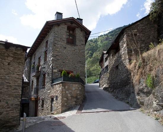 The Les Bons Historical Complex