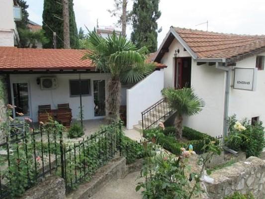 Private homes & Apartments