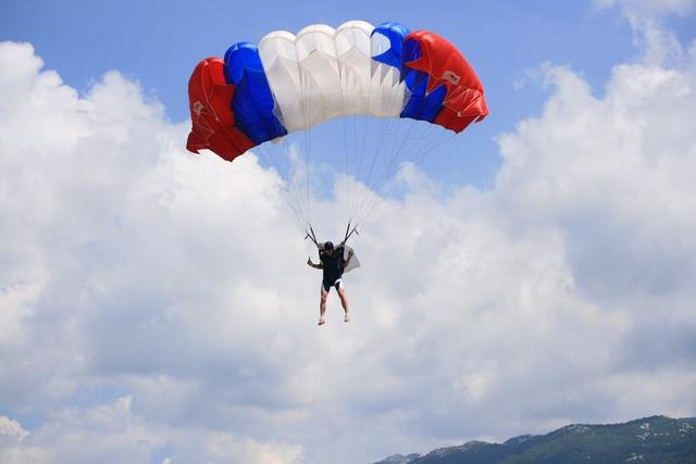 Skydive Lesce