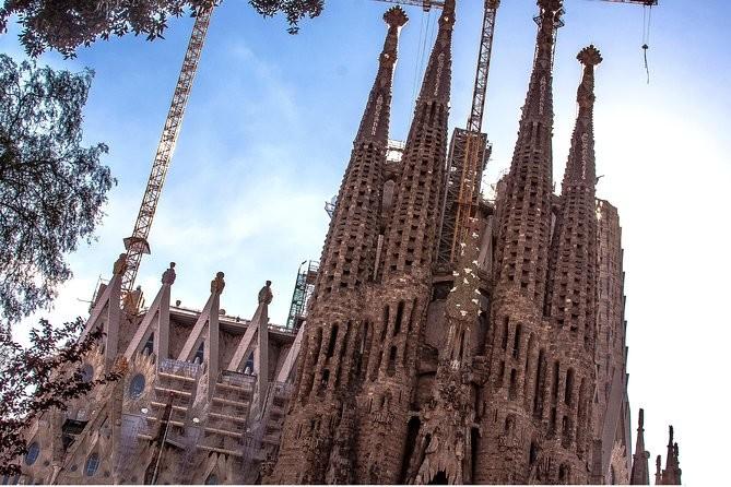 Fast Track Sagrada Familia Guided Tour