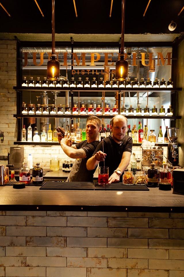 Junimperium Distillery Gin bar