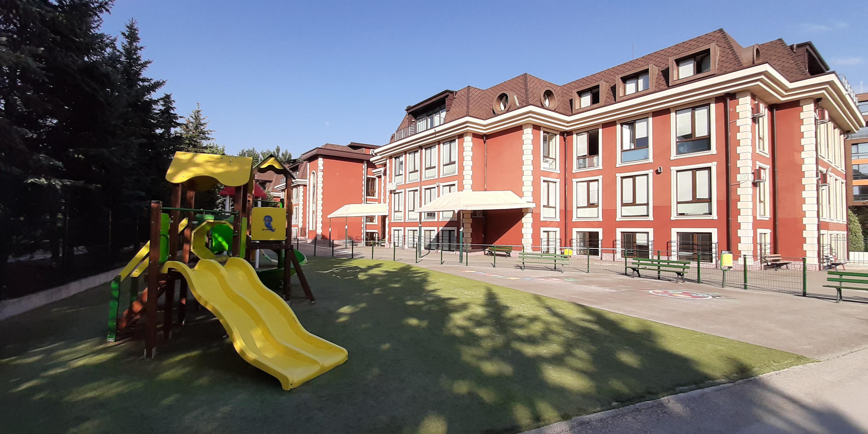 Victor Hugo French High School 