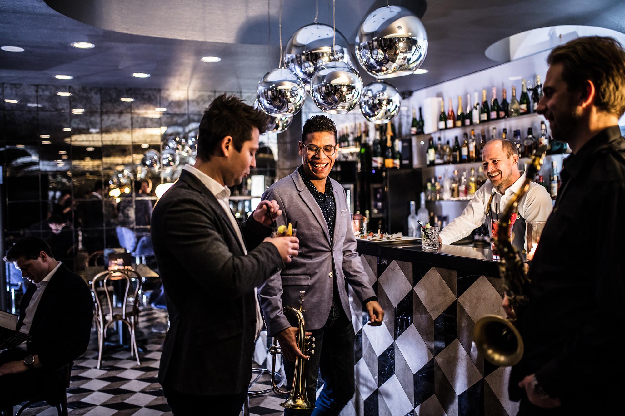 Bubbles Champagne Bar Vander Resort