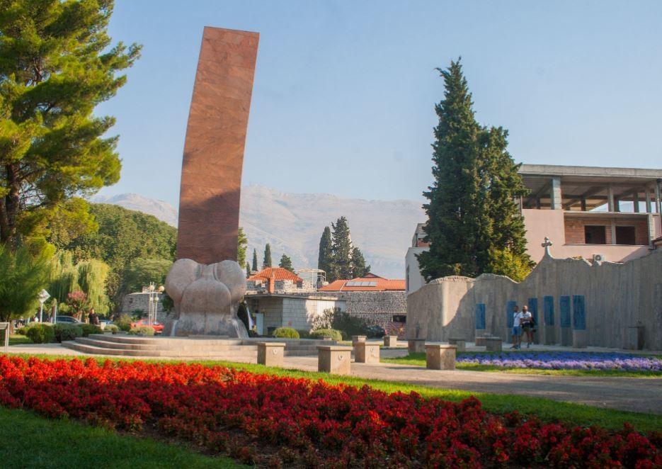 Monument to the Defenders