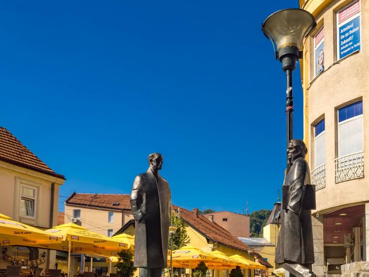 Meša & Ismet Statue