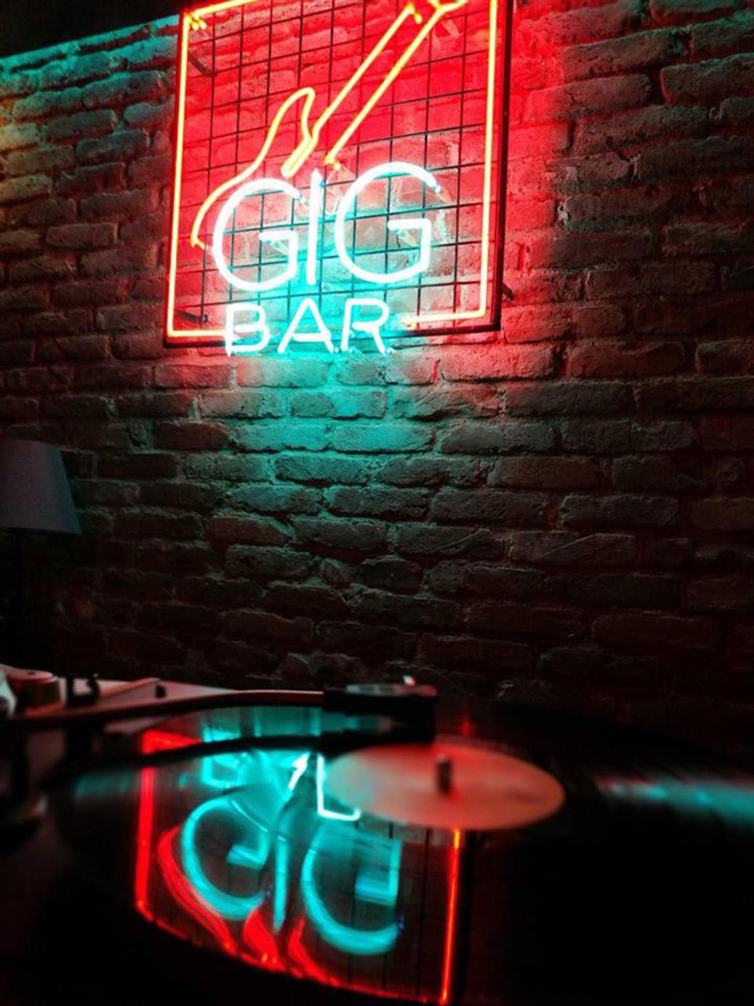 Gig Bar