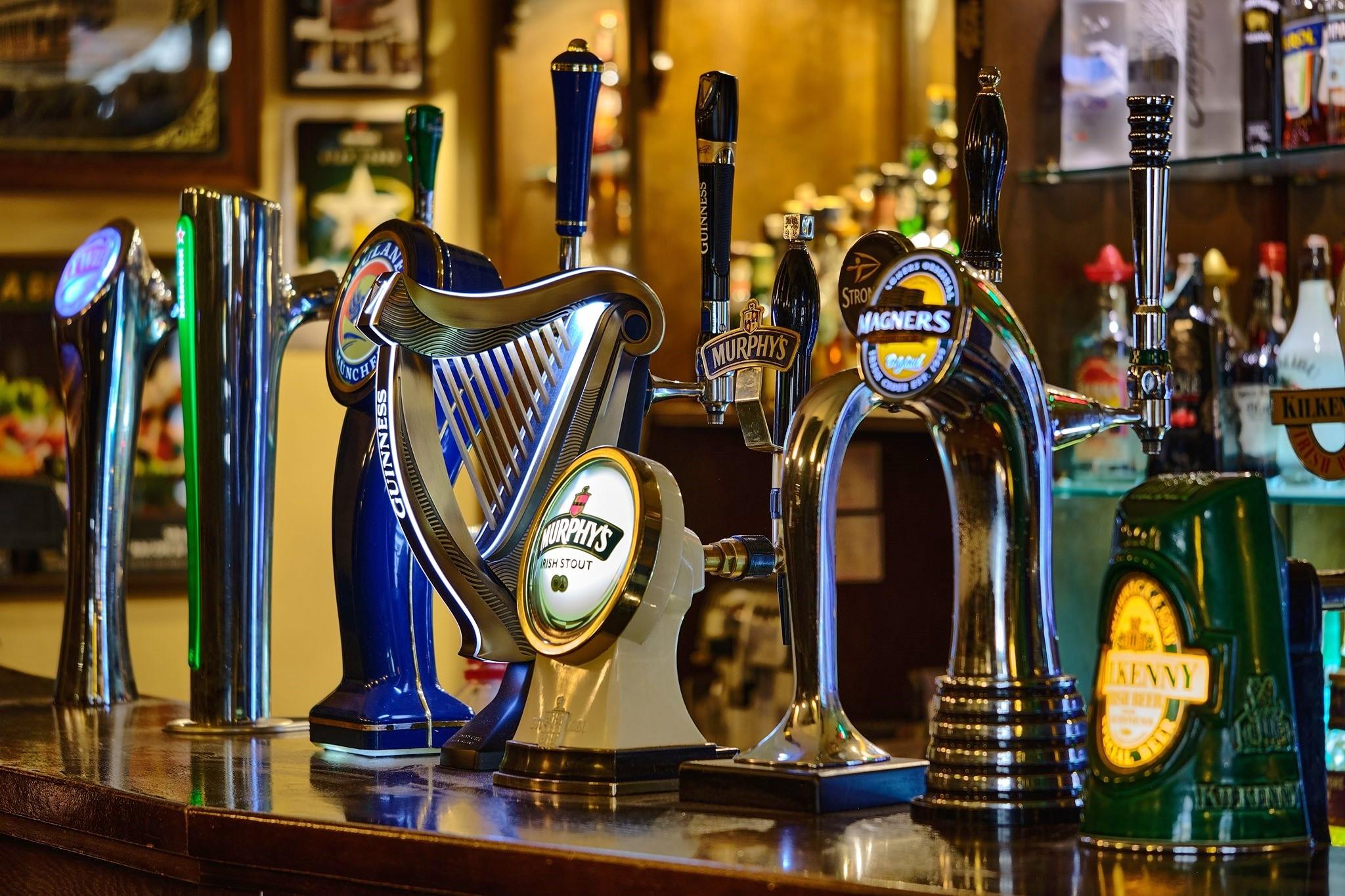 Irish Pub Pod Papugami
