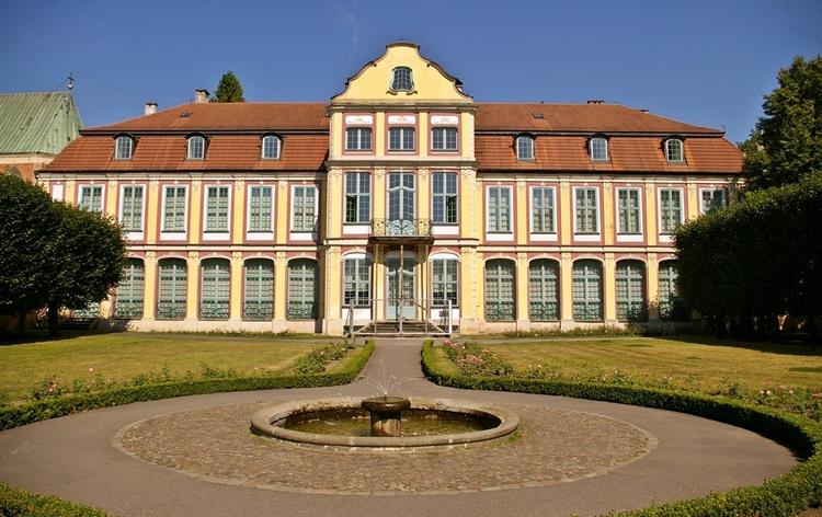 Restauracja w Pałacu Opatów
