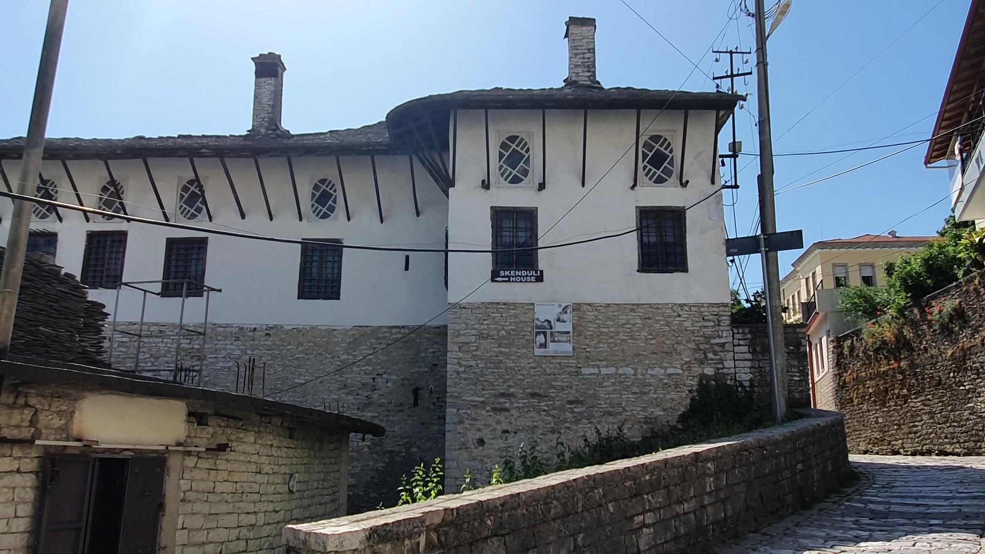 Skenduli House
