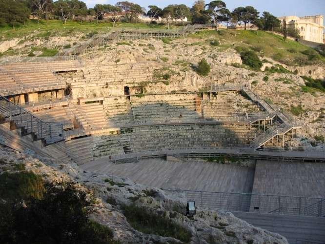Roman Amphitheatre (Anfiteatro romano)