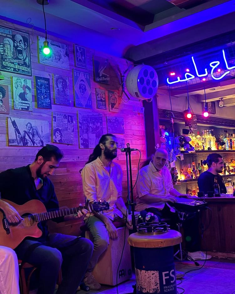 Mad Monkey Pub