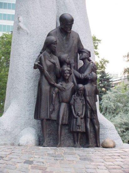 Janusz Korczak Monument