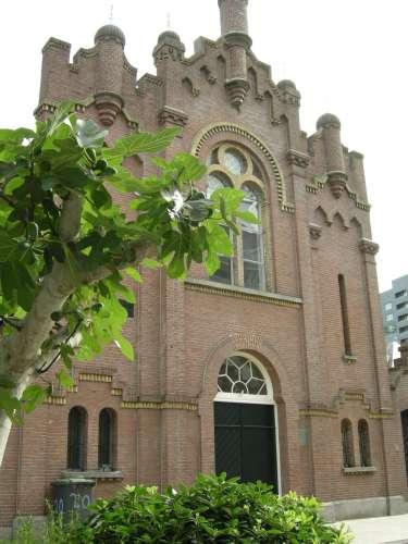 Helga Deen Garden & Tilburg Synagogue