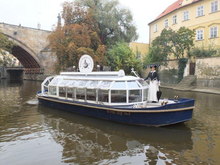 Boat trips on the ElektroNemo