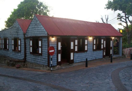 Cool Corner Bar & Restaurant