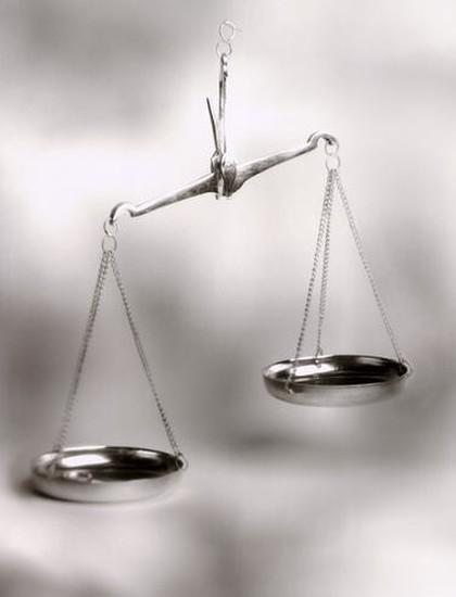 Sudintas, Juodys ir Partneriai