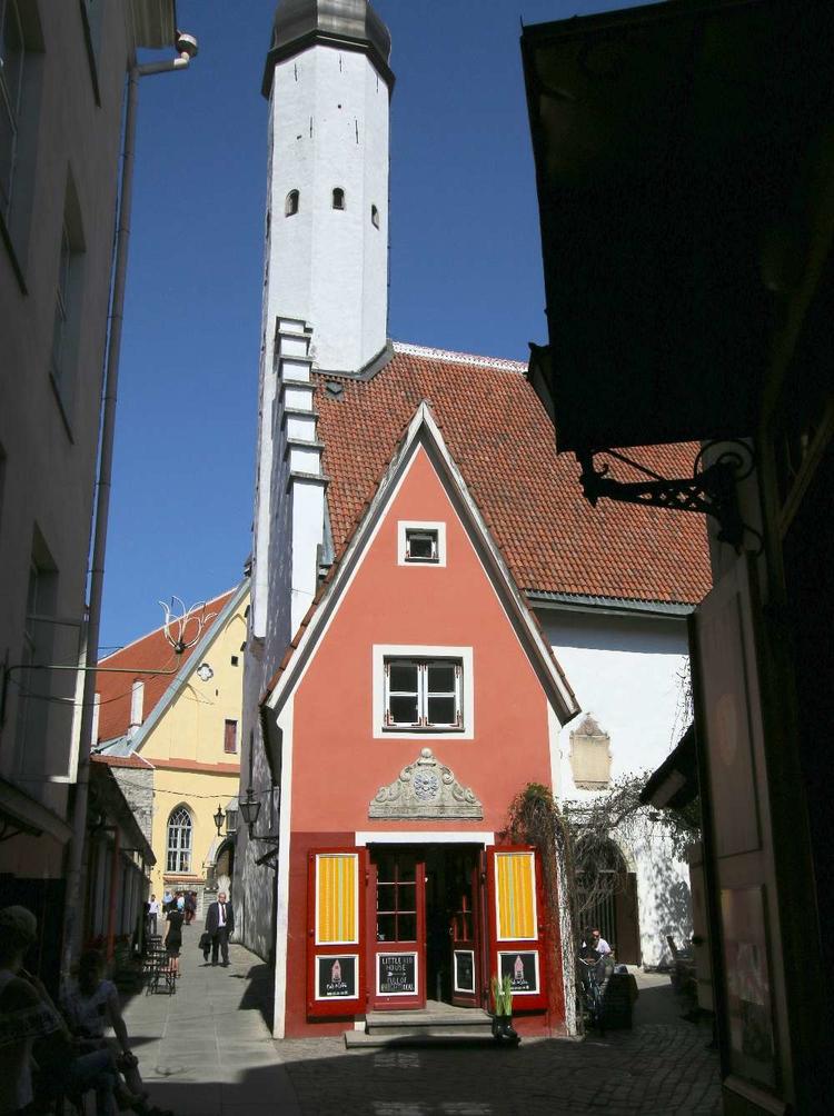 Oma Asi 'The Little Red House'