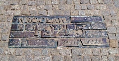 https://www.inyourpocket.com/img/poland/wroclaw//powr-see-festung-breslau-plaque-picture-credit-panek,-pl.wikipedia.org,-cc-by-sa-3.0.jpg